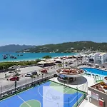 Condominio Club A 50M Praia Dos Anjos - Unidades Com 2 Quartos, Piscina, Estacionamento E Portaria 24H - Area De Lazer 3000M, Wi-Fi 600Mb, Churrasqueira E Cozinha Completa